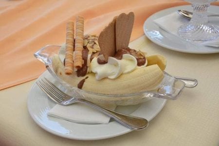 banana-split-cake