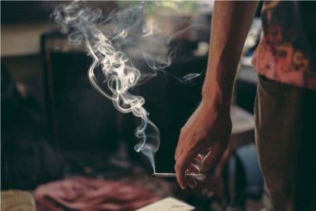 holding-a-joint