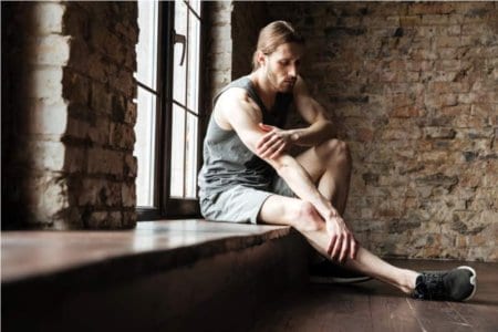 portrait-of-a-fitness-man-suffering-from-a-leg