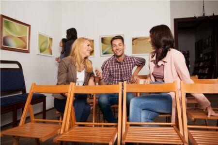 young-people-laughing-in-an-art-gallery