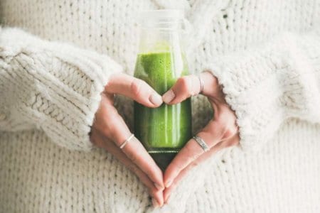 winter-seasonal-smoothie-drink-detox-in-bottle