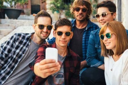 youngsters-taking-selfie