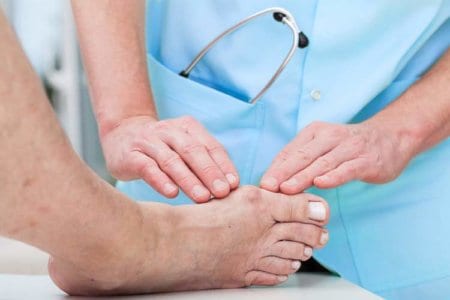 Doctor-examine-ankle
